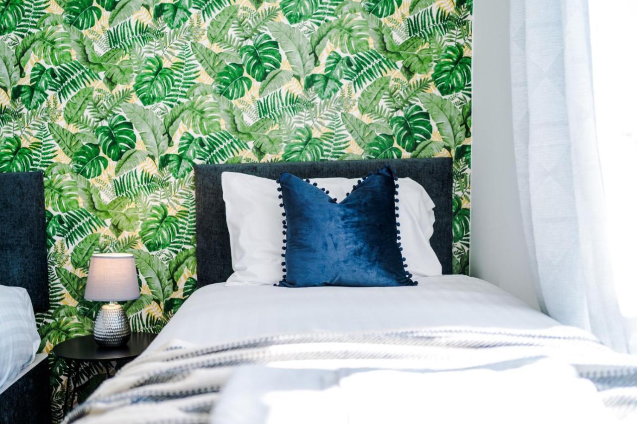 Rest&Recharge At Ridgefield House Villa Manchester Esterno foto